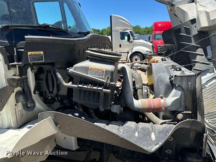 image for item NT9383 2018 International 4300  box truck