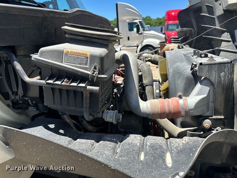 image for item NT9383 2018 International 4300  box truck