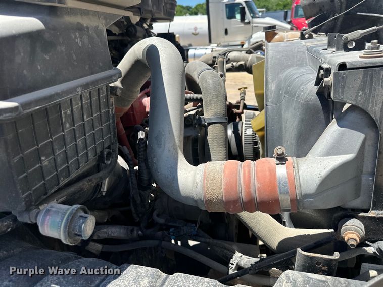 image for item NT9383 2018 International 4300  box truck