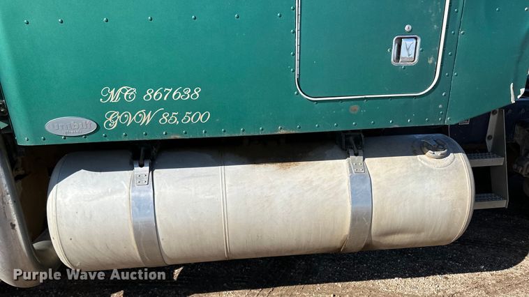 image for item NY9299 2004 Peterbilt 379 semi truck