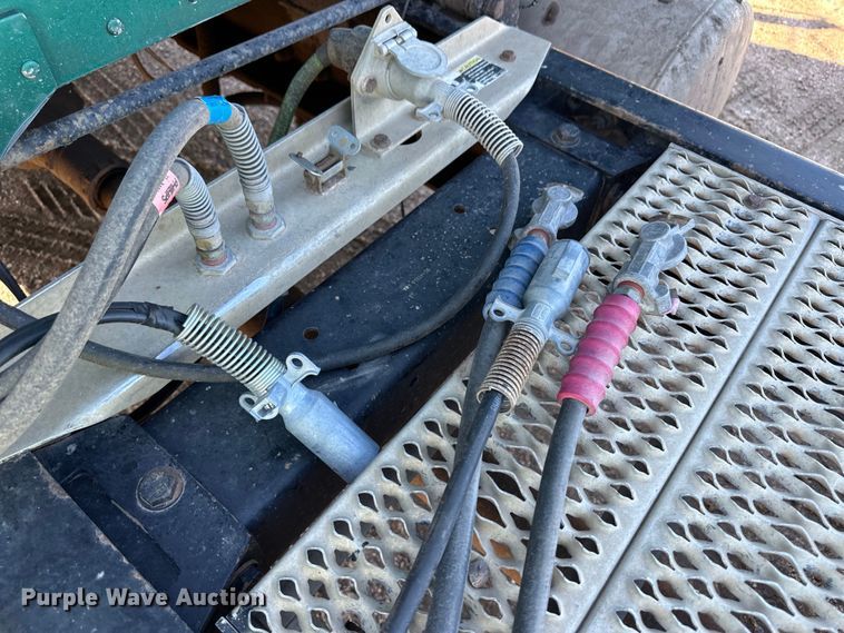 image for item NY9299 2004 Peterbilt 379 semi truck