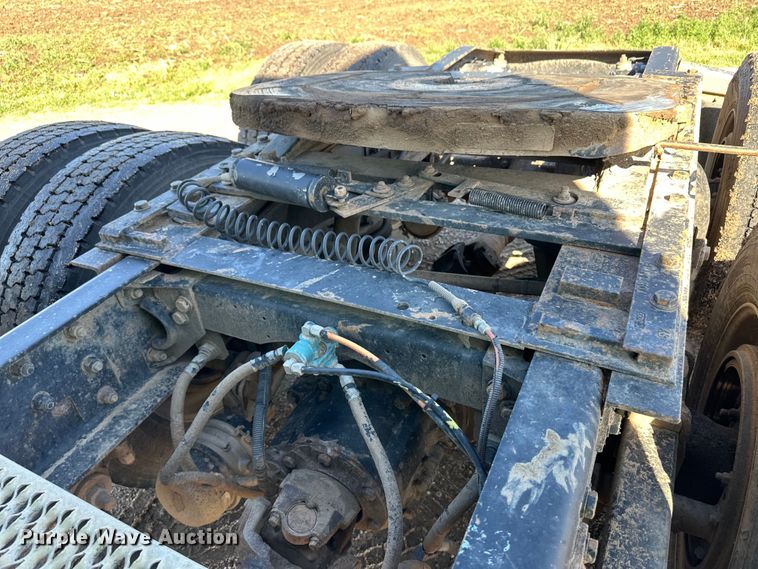 image for item NY9299 2004 Peterbilt 379 semi truck