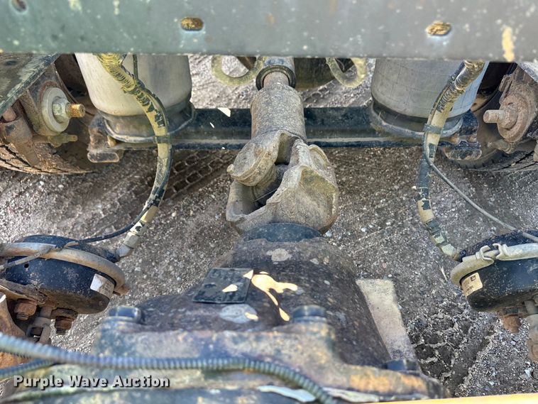 image for item NY9299 2004 Peterbilt 379 semi truck