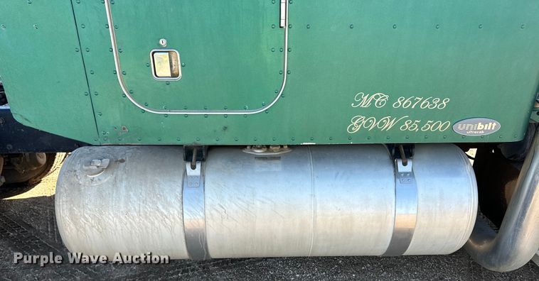 image for item NY9299 2004 Peterbilt 379 semi truck