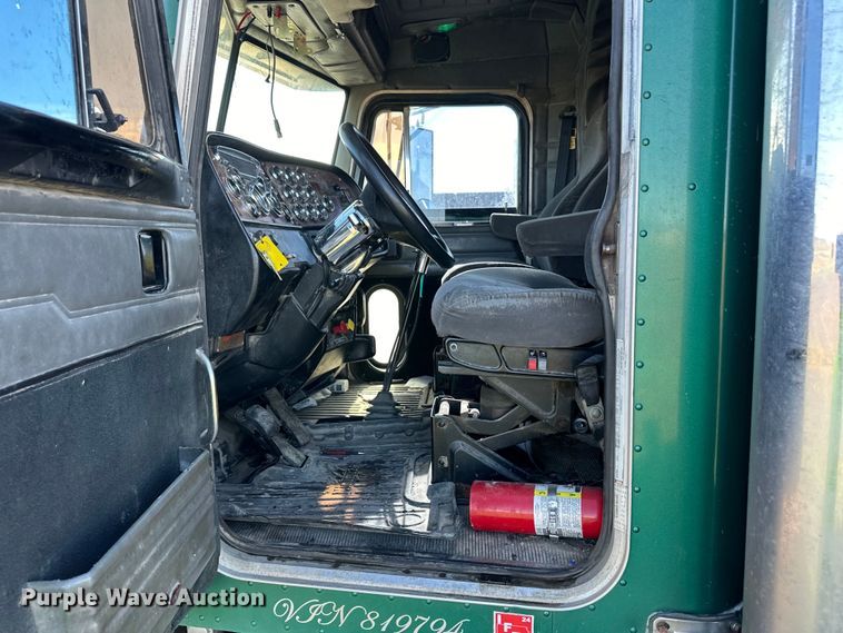 image for item NY9299 2004 Peterbilt 379 semi truck