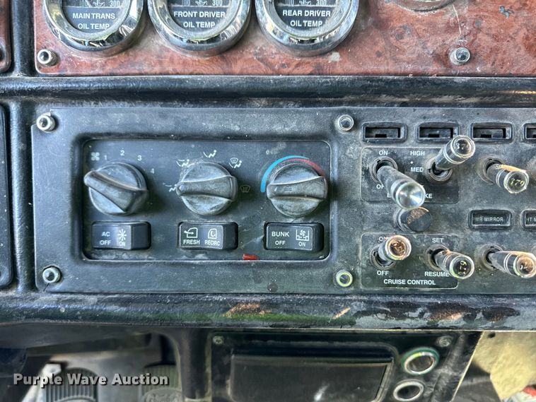 image for item NY9299 2004 Peterbilt 379 semi truck