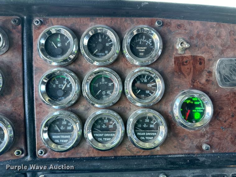 image for item NY9299 2004 Peterbilt 379 semi truck