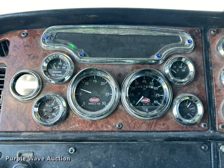 image for item NY9299 2004 Peterbilt 379 semi truck