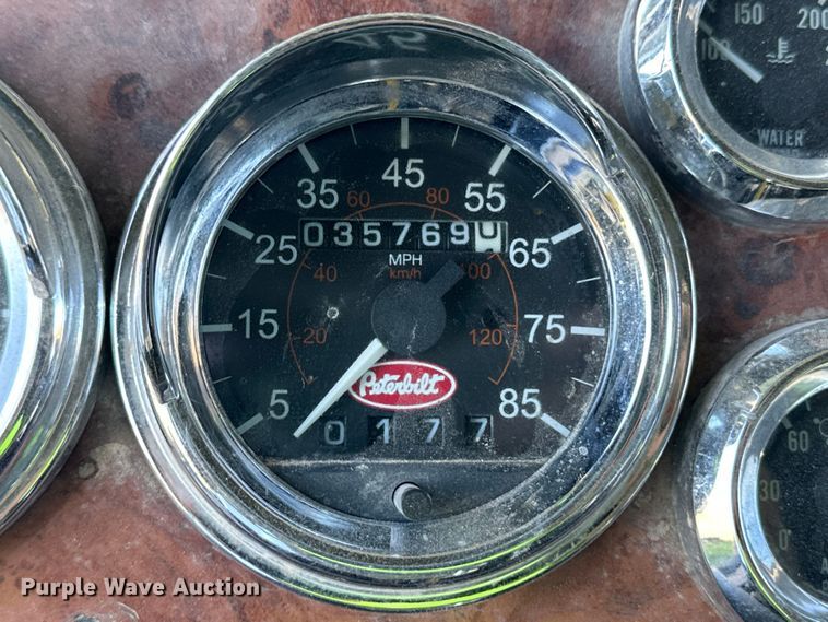 image for item NY9299 2004 Peterbilt 379 semi truck