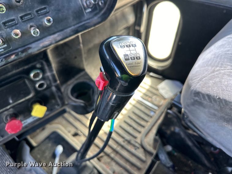 image for item NY9299 2004 Peterbilt 379 semi truck