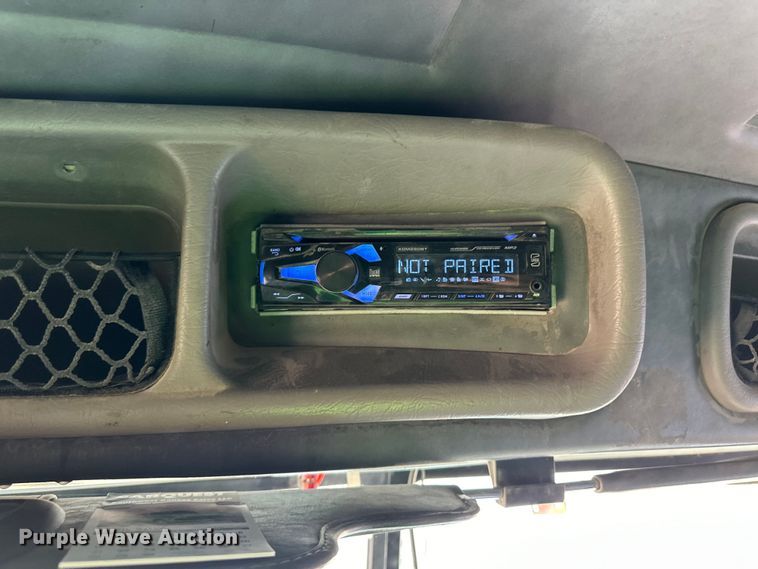 image for item NY9299 2004 Peterbilt 379 semi truck