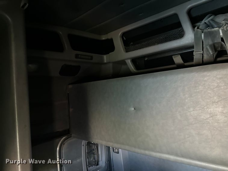 image for item NY9299 2004 Peterbilt 379 semi truck