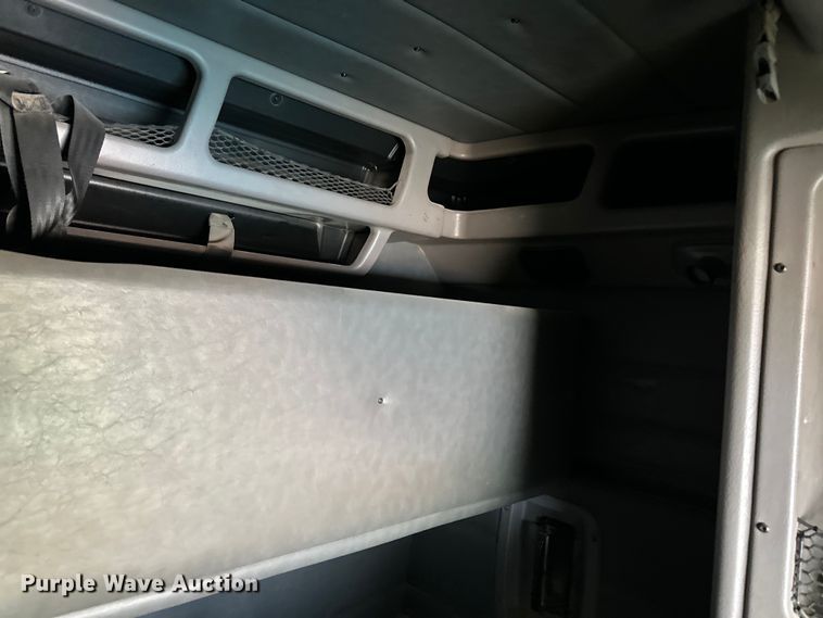 image for item NY9299 2004 Peterbilt 379 semi truck