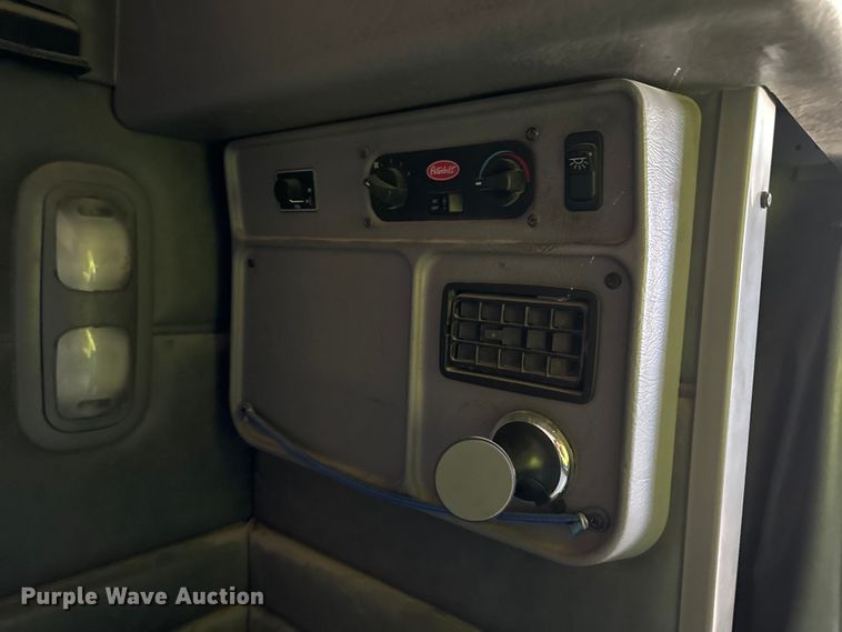 image for item NY9299 2004 Peterbilt 379 semi truck