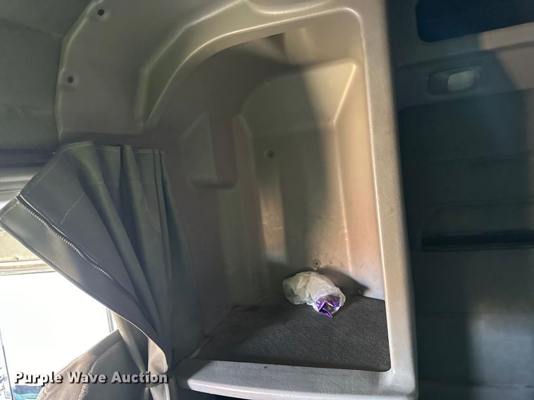 image for item NY9299 2004 Peterbilt 379 semi truck