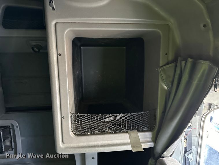 image for item NY9299 2004 Peterbilt 379 semi truck