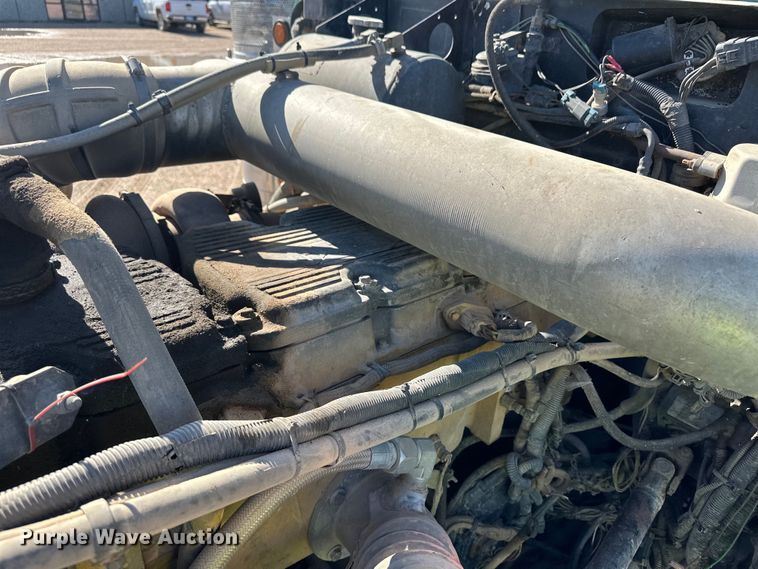 image for item NY9299 2004 Peterbilt 379 semi truck