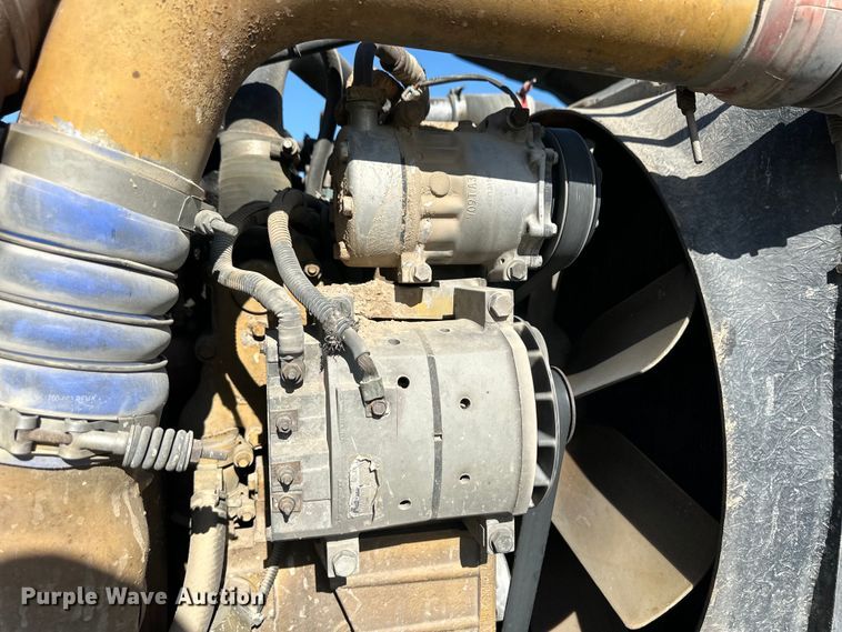 image for item NY9299 2004 Peterbilt 379 semi truck