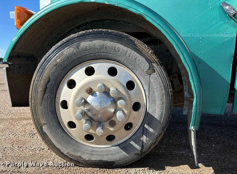 image for item NY9299 2004 Peterbilt 379 semi truck