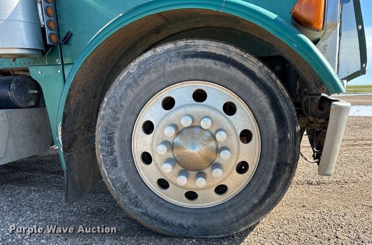 image for item NY9299 2004 Peterbilt 379 semi truck