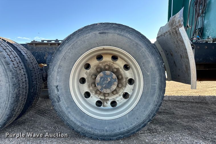 image for item NY9299 2004 Peterbilt 379 semi truck