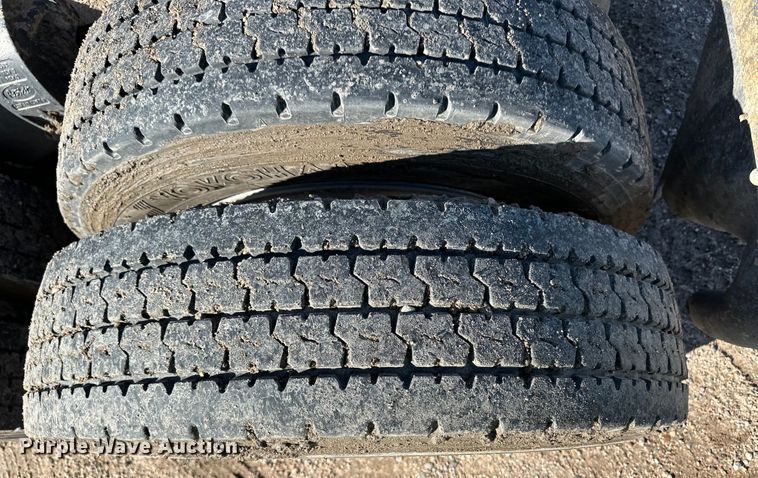 image for item NY9299 2004 Peterbilt 379 semi truck