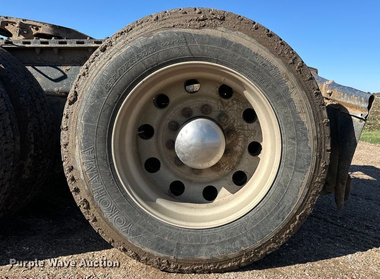 image for item NY9299 2004 Peterbilt 379 semi truck