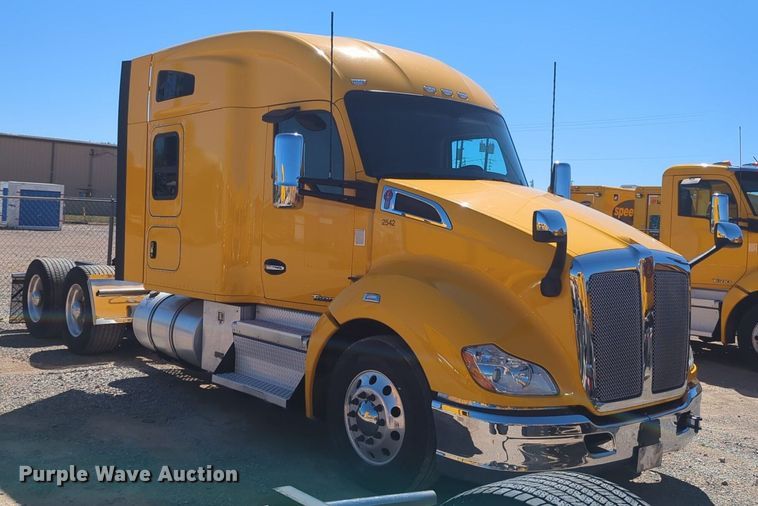 image for item NZ9273 2019 Kenworth  T680 semi truck