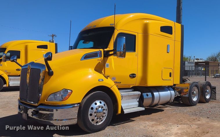 image for item NZ9273 2019 Kenworth  T680 semi truck