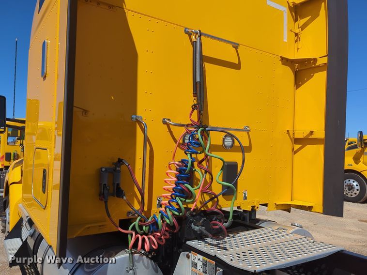 image for item NZ9273 2019 Kenworth  T680 semi truck