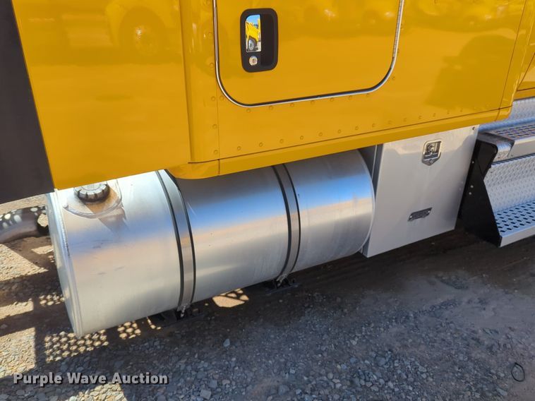 image for item NZ9273 2019 Kenworth  T680 semi truck