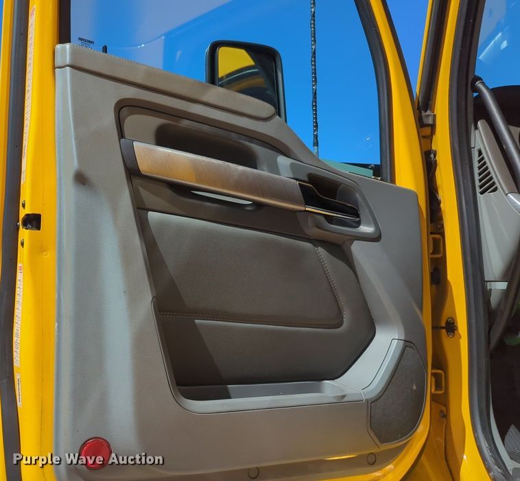 image for item NZ9273 2019 Kenworth  T680 semi truck