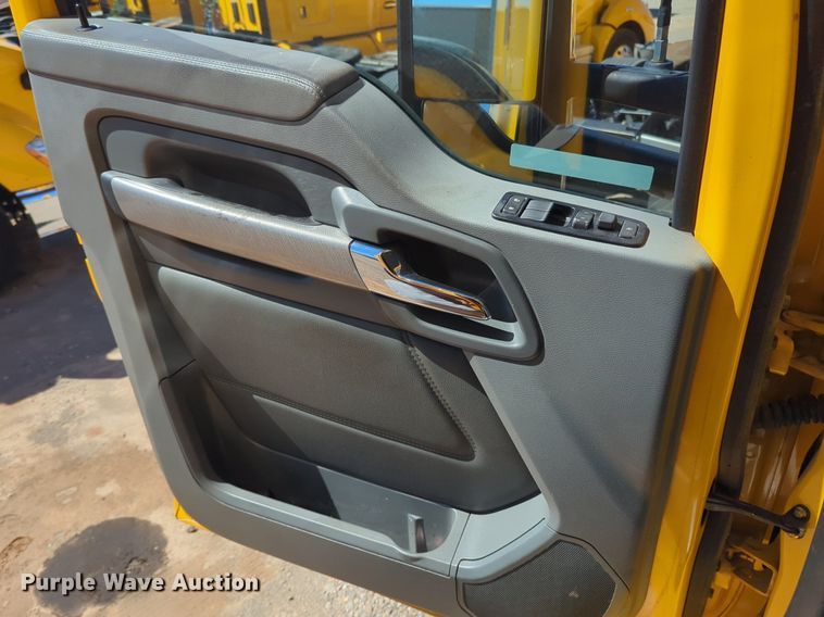 image for item NZ9273 2019 Kenworth  T680 semi truck