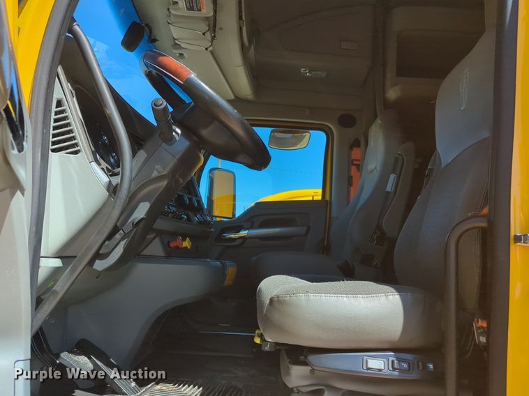 image for item NZ9273 2019 Kenworth  T680 semi truck