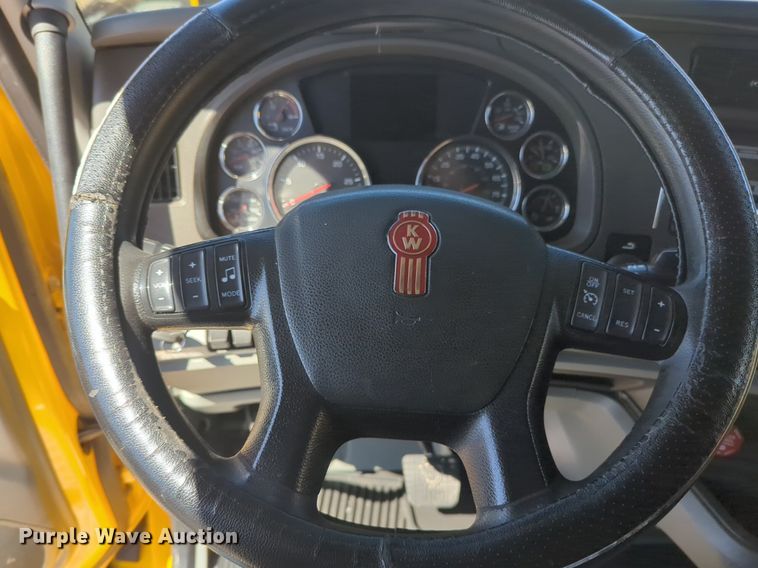 image for item NZ9273 2019 Kenworth  T680 semi truck