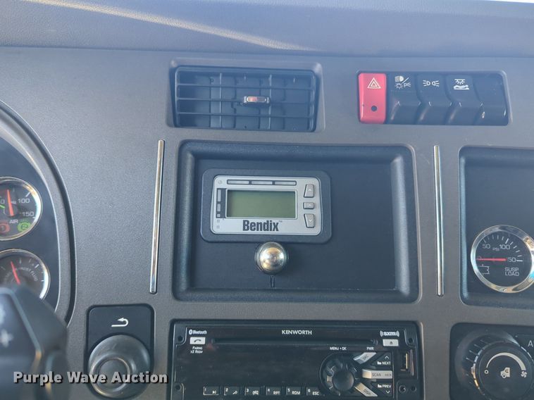 image for item NZ9273 2019 Kenworth  T680 semi truck