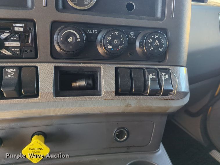 image for item NZ9273 2019 Kenworth  T680 semi truck