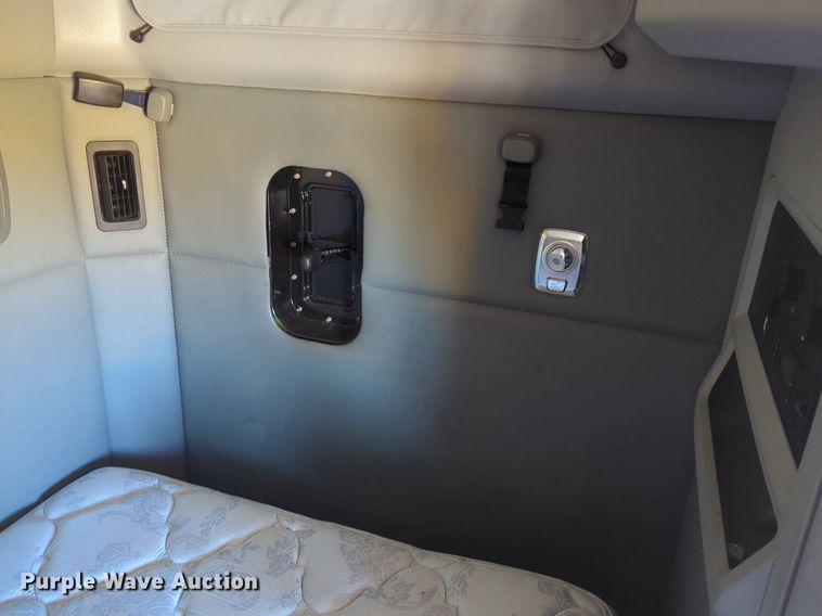 image for item NZ9273 2019 Kenworth  T680 semi truck