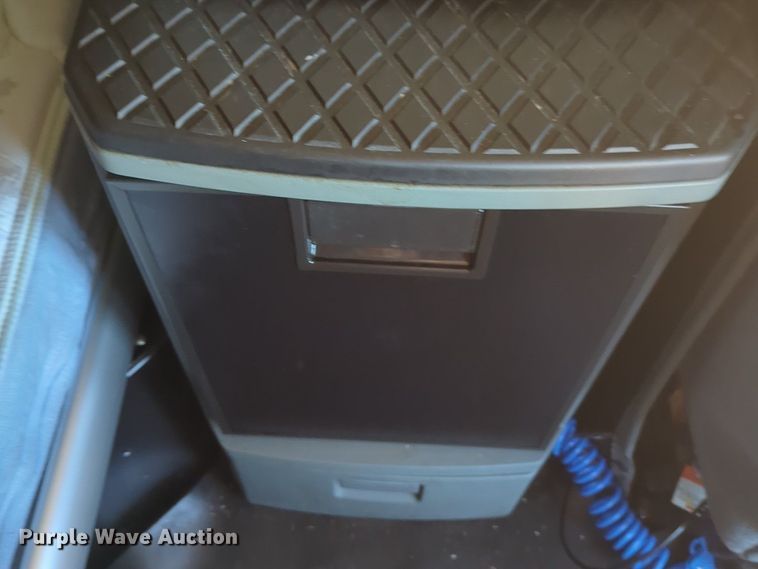 image for item NZ9273 2019 Kenworth  T680 semi truck