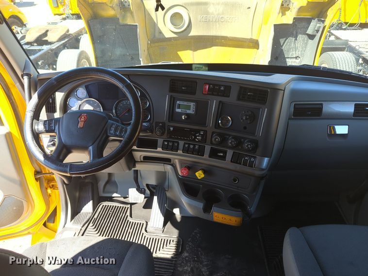 image for item NZ9273 2019 Kenworth  T680 semi truck