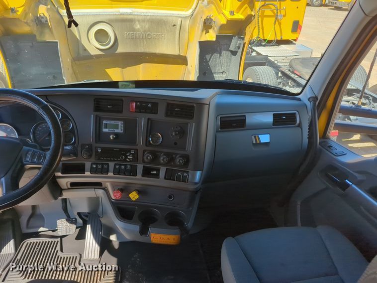 image for item NZ9273 2019 Kenworth  T680 semi truck