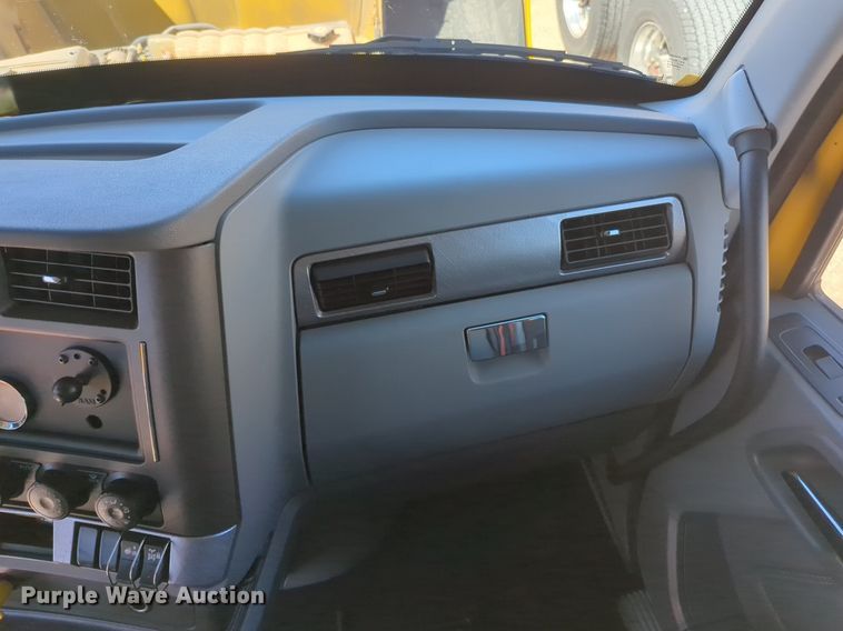 image for item NZ9273 2019 Kenworth  T680 semi truck