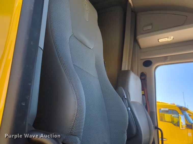 image for item NZ9273 2019 Kenworth  T680 semi truck