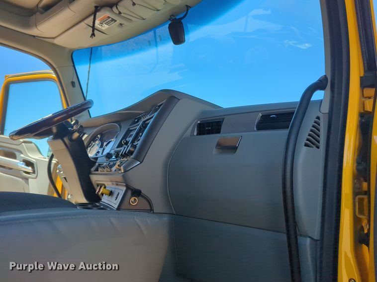 image for item NZ9273 2019 Kenworth  T680 semi truck