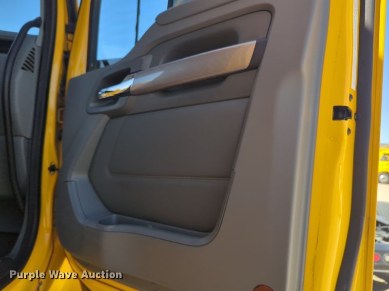 image for item NZ9273 2019 Kenworth  T680 semi truck