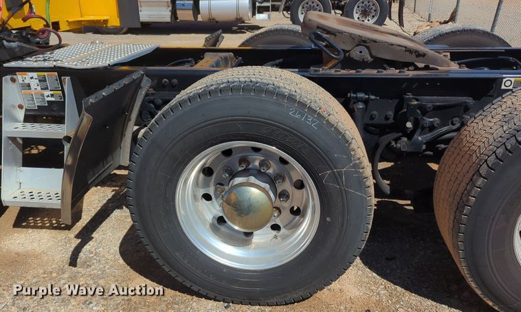 image for item NZ9273 2019 Kenworth  T680 semi truck