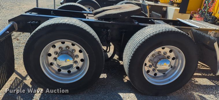 image for item NZ9273 2019 Kenworth  T680 semi truck