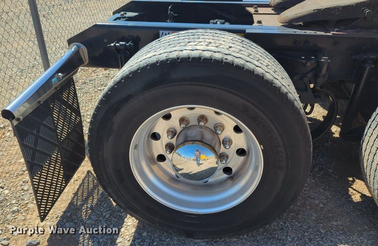 image for item NZ9273 2019 Kenworth  T680 semi truck