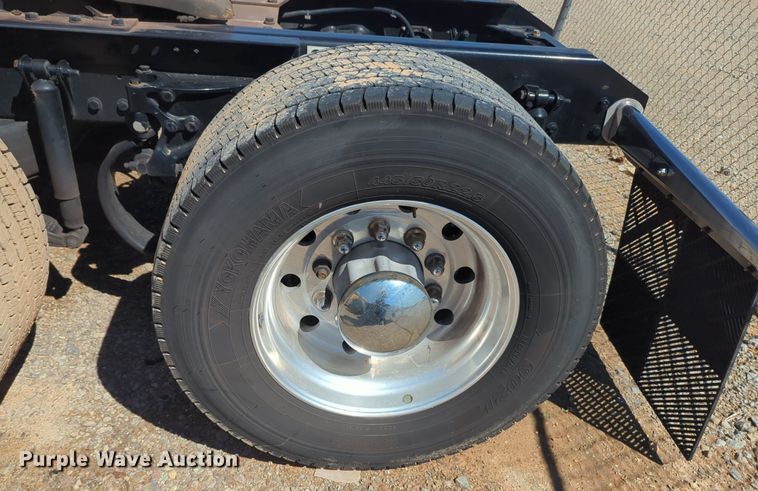 image for item NZ9273 2019 Kenworth  T680 semi truck