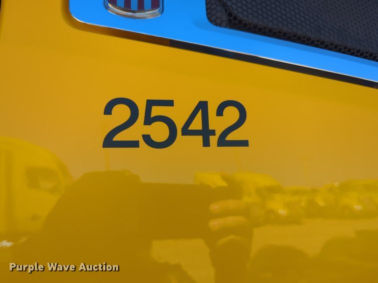 image for item NZ9273 2019 Kenworth  T680 semi truck